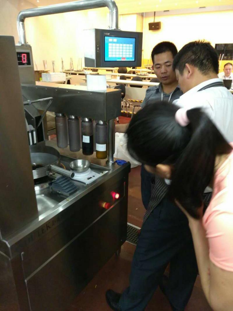 餐廳炒菜機(jī)器人7.jpg