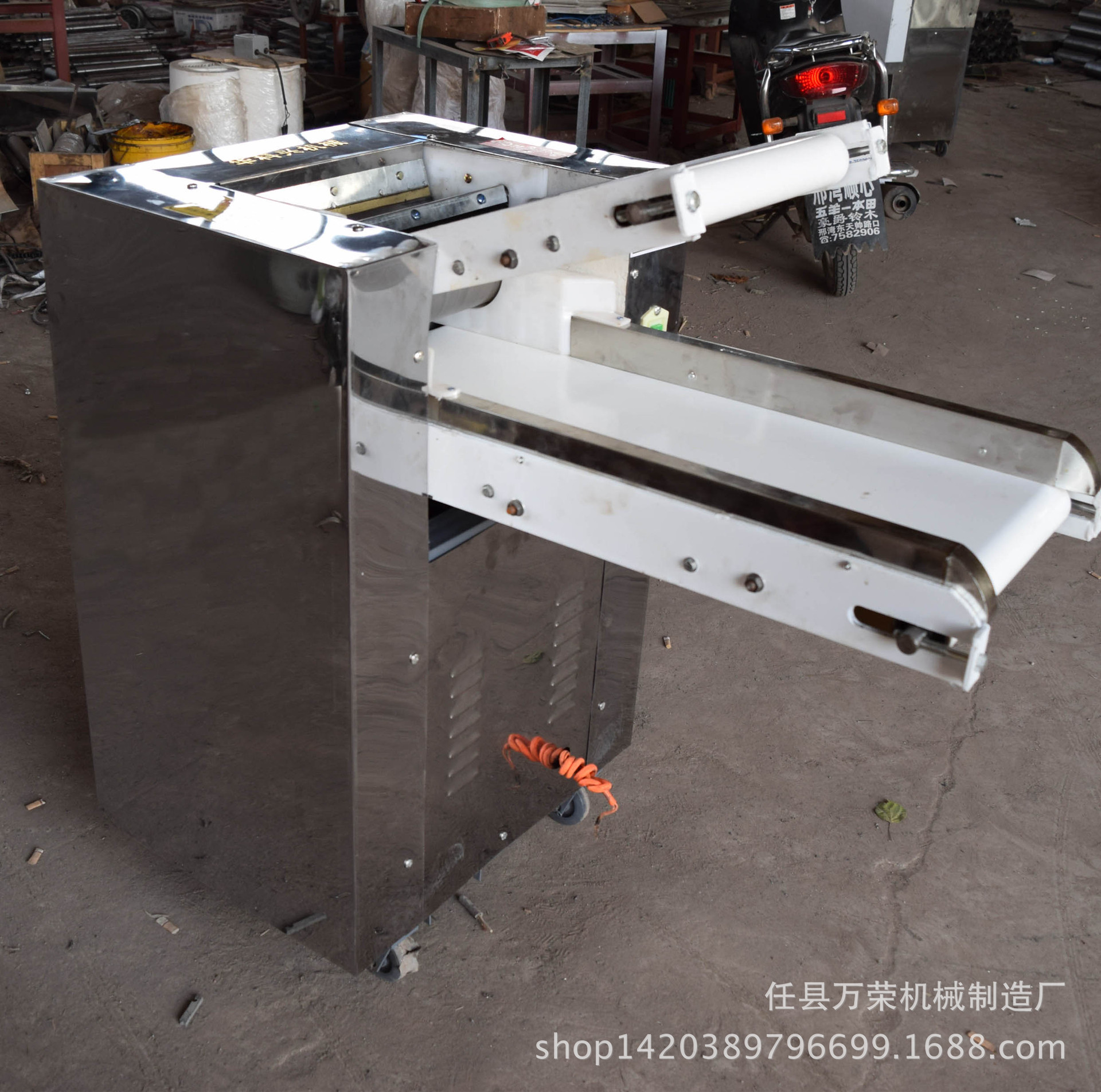 廠家供應(yīng) 自動(dòng)揉面機(jī) 350型連續(xù)自動(dòng)壓面機(jī) 不銹鋼商用攪面揉面機(jī)