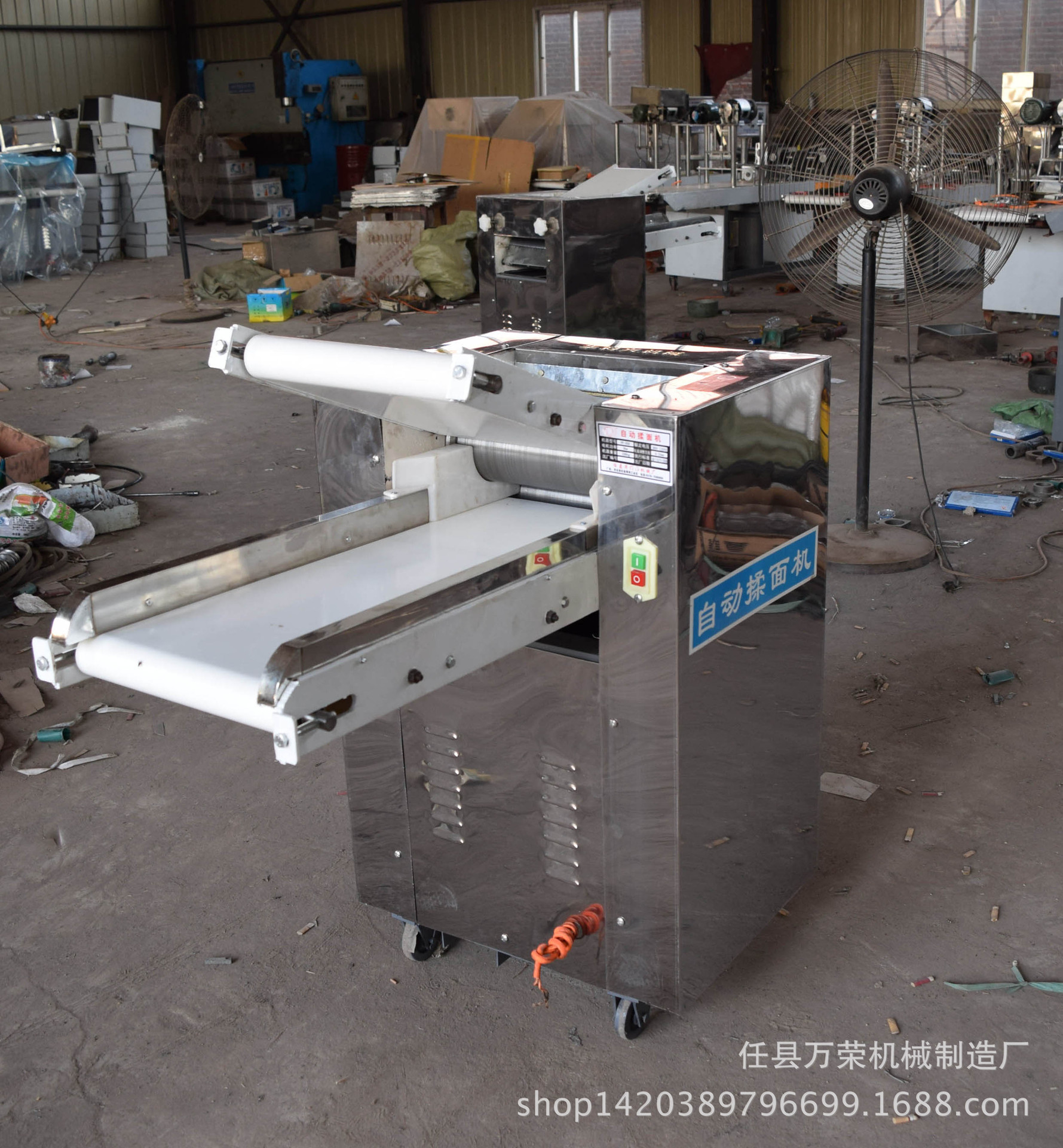 廠家供應(yīng) 自動(dòng)揉面機(jī) 350型連續(xù)自動(dòng)壓面機(jī) 不銹鋼商用攪面揉面機(jī)