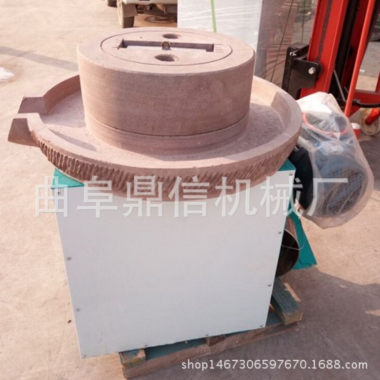 河北玉米煎餅?zāi)ズ龣C(jī) 商用石磨豆?jié){機(jī) 電動(dòng)石磨生產(chǎn)廠家