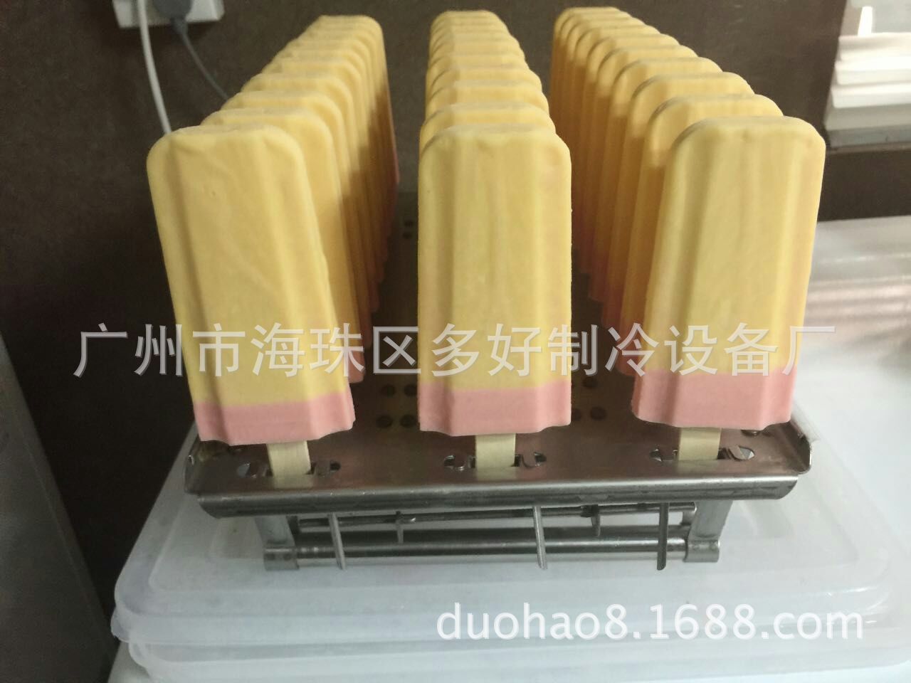 廠家直銷12模日產(chǎn)34000支雪條機(jī)冰棒機(jī)雪糕機(jī) 免費(fèi)指導(dǎo)技術(shù)