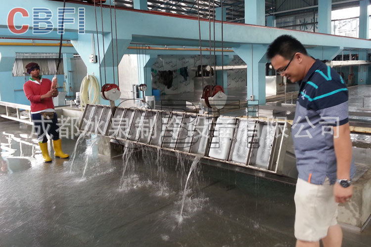甘肅大型冰磚機生產(chǎn)廠家 大型條冰制冰機 魚車加冰制冰機廠家直供