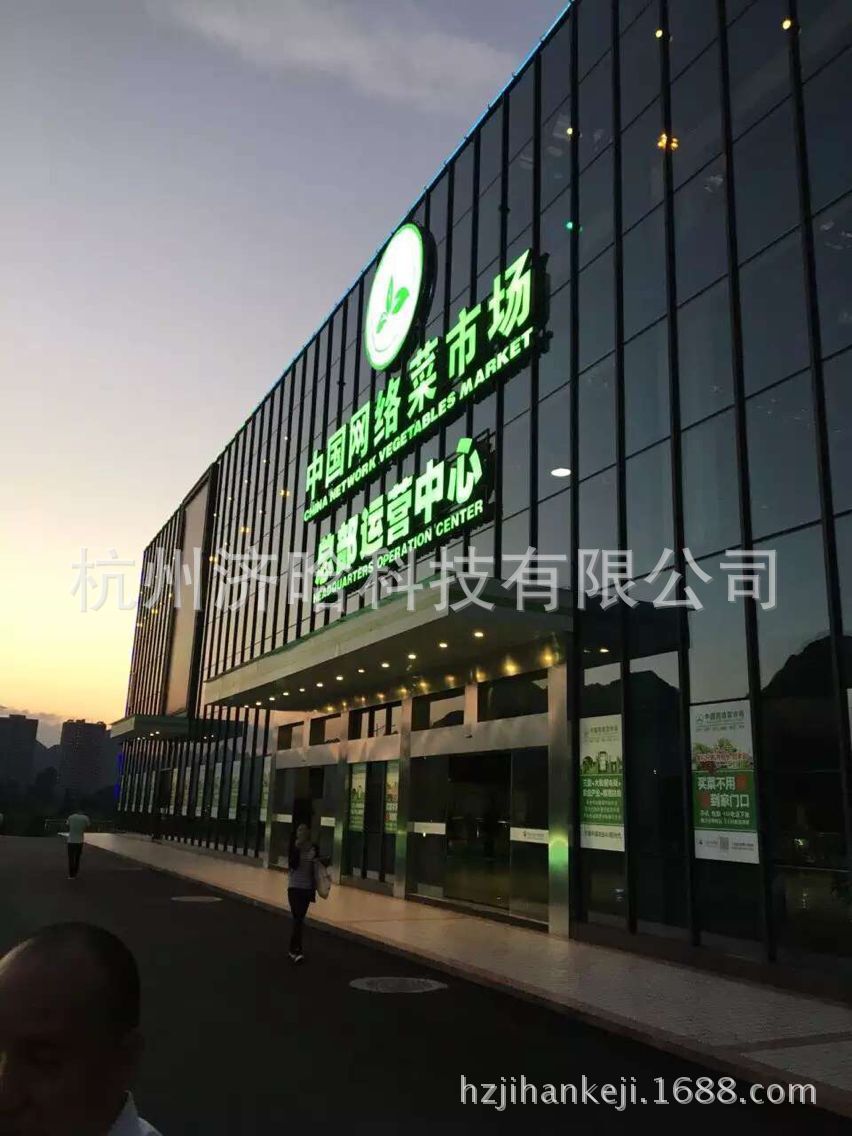 大型熱風(fēng)消毒庫,雙排鏈炊燜飯主機,聯(lián)合自動米飯炊飯生產(chǎn)線設(shè)備