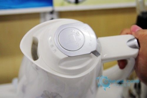 時(shí)刻補(bǔ)水美的電水壺15E01A報(bào)價(jià)399元