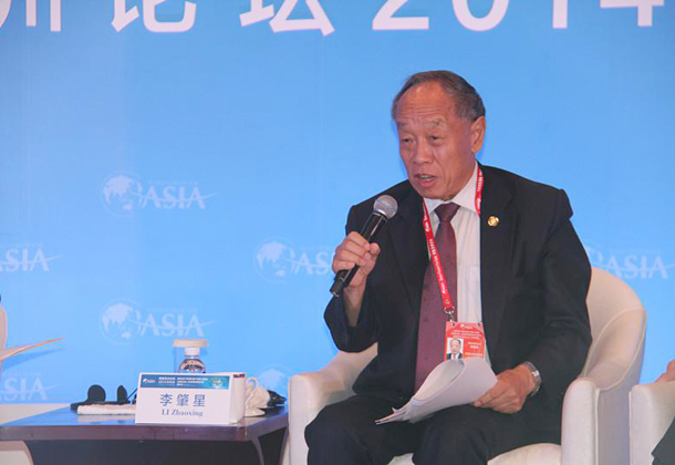 前外交部長、中國人民外交學會名譽會長、中國公共外交協會會長李肇星在會場發言