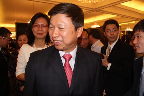 波蘭駐華大使夫人蘇珊·金-霍米茨卡迎接宴會(huì)貴賓