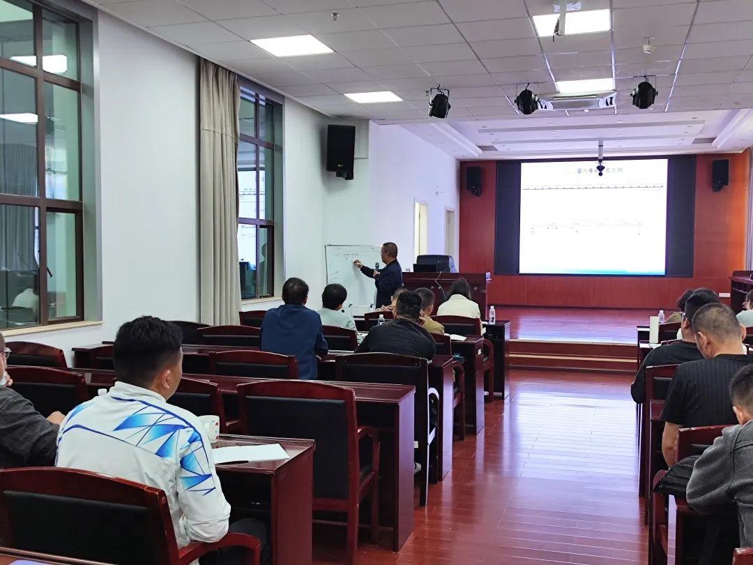 2022-06-01-公司開展工程技術(shù)人員爆破知識培訓(xùn).jpg